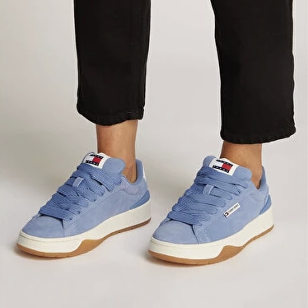 Tommy Hilfiger TJW Skate Sneaker, şehir hayatında rahatlık arayan ama tarzından da ödün vermek istemeyen kadınların favorisi.