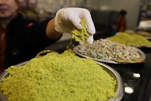 Beware of food fraudsters and their deceptive trick of dyeing peas to mimic pistachios.