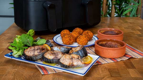 Kahvaltılık Yulaf Topları, Balık Fileto ve Kızarmış Helva Tatlısı Nasıl Yapılır?