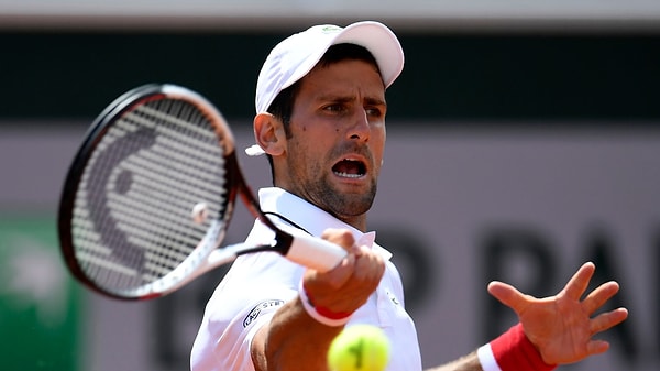 4. Novak Djokovic... Mental gücü ile zor anlarda oyunu çevirebilir! Sence hangi ülkeyi temsil ediyor?