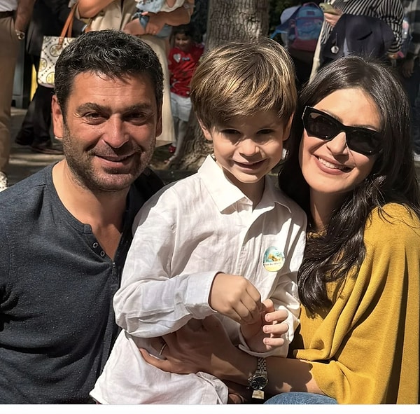 “Uzak Şehir”le son dönemin en çok konuşulan işlerinden birine imza atan Ozan Akbaba, ekran tarafında Cihan Albora karakteriyle yakaladığı popülerliği iyice büyütüyor.