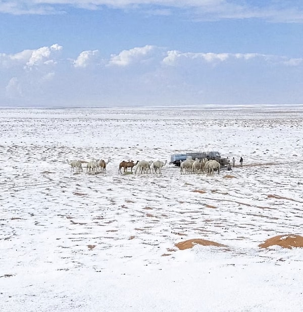 Meteorologlar bu olayı belirli atmosferik koşullara bağlasa da, bu tür anomalilerin artan sıklığı çok daha derin bir soruna işaret ediyor.