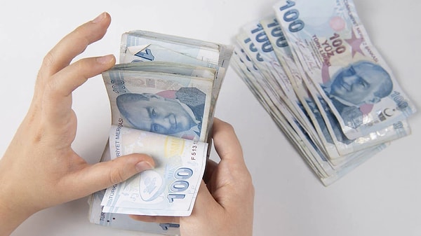 Milyonlarca vatandaşı yakından ilgilendiren asgari ücrete yapılan zam belli oldu.