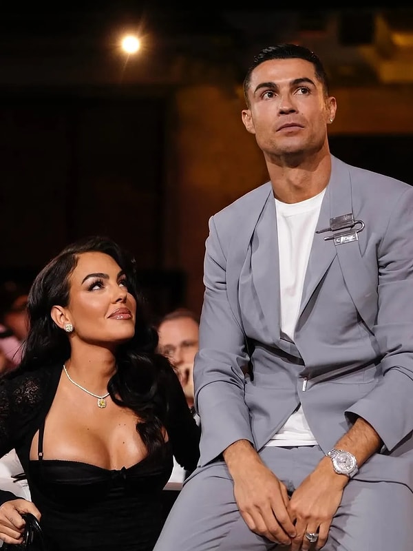 Bu alemde tek görülen, efsane futbolculardan biri olan Cristiano Ronaldo, yıllardır özel hayatıyla da sık sık gündeme oturuyor.