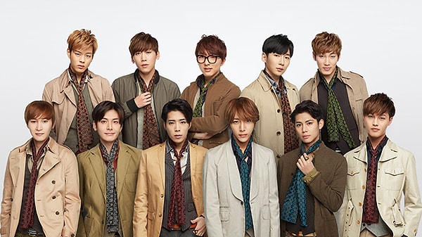 5. Grubun Tokyo'da düzenli olarak performans sergilediği ve kendilerine ait özel tiyatronun adı neydi?