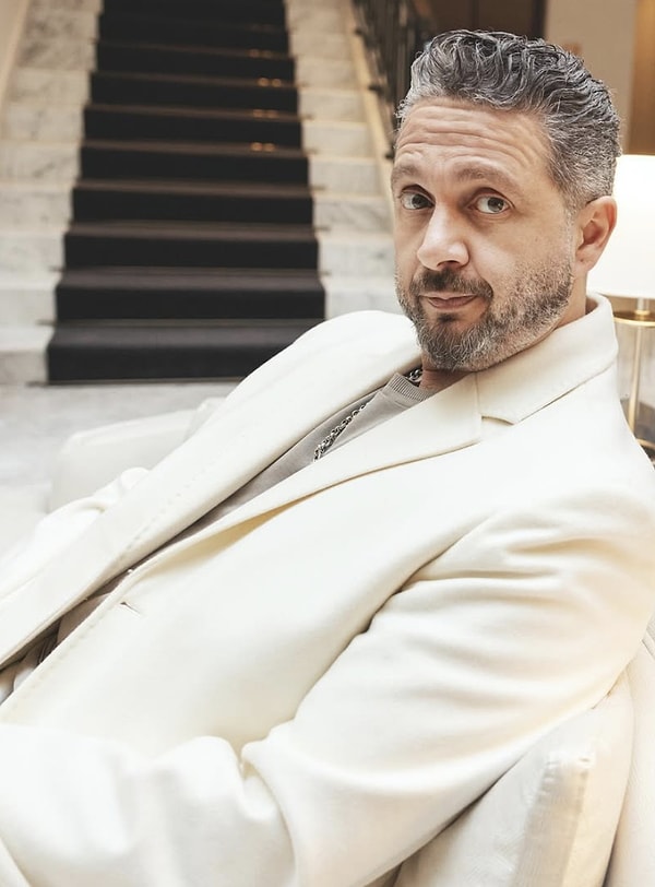 Oyunculuk kariyerinden talk show sunuculuğuna uzanan başarılı kariyeriyle öne çıkan İbrahim Selim'i tanımayan yoktur.