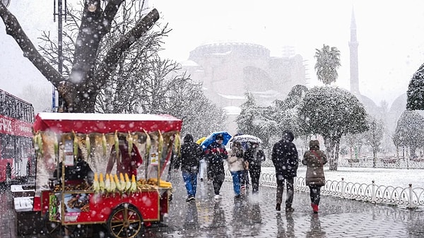 Meteoroloji ve AKOM'dan İstanbul'a kar müjdesi!