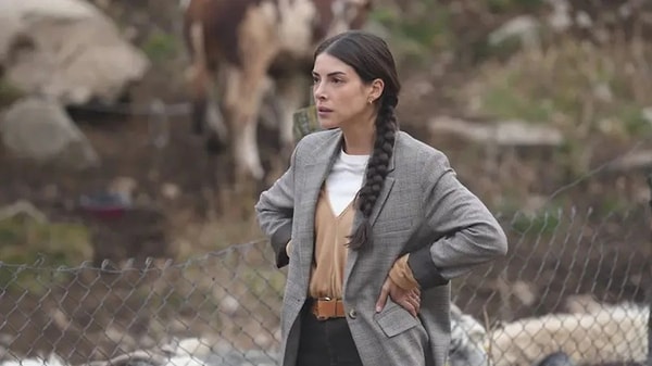 TRT 1'in sevilen dizisi Taşacak Bu Deniz'in Esme'si Deniz Baysal, muhabirlere verdiği röportajda bir itirafta bulundu.