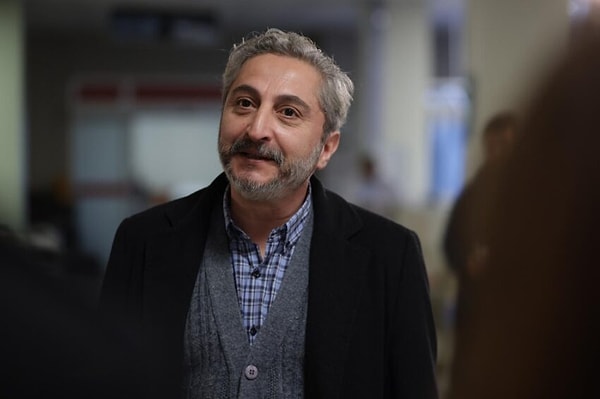 Son olarak Hudutsuz Sevda'da rol alan usta oyuncu İhsan İlhan, Doktor Başka Hayatta dizisinin kadrosuna dahil oldu.