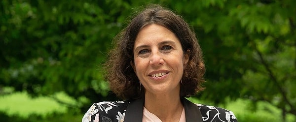 Ebru Köksal Kimdir?