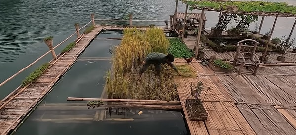 Zaman içinde basit bir barınak olmaktan çıkıp tam donanımlı bir yerleşkeye dönüşen bu yapı, artık sıradan bir ev değil; adeta yaşayan bir organizma haline geldi.