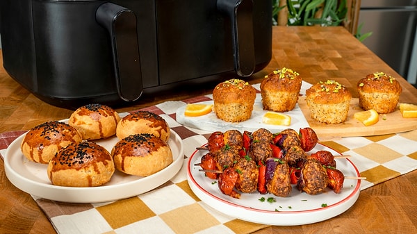 Çörek Otlu Kaşarlı Poğaça, Portakallı Haşhaşlı Muffin ve Sebzeli Şiş Köfte Tavuk Nasıl Yapılır?