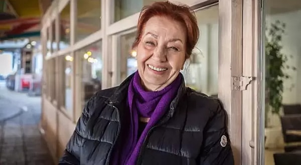 Yaprak Dökümü’ndeki Hayriye karakteriyle adını hafızalarımıza kazıyan değerli oyuncu, fotoğrafı filtreli paylaşınca görenler şaşkınlığa uğradı.