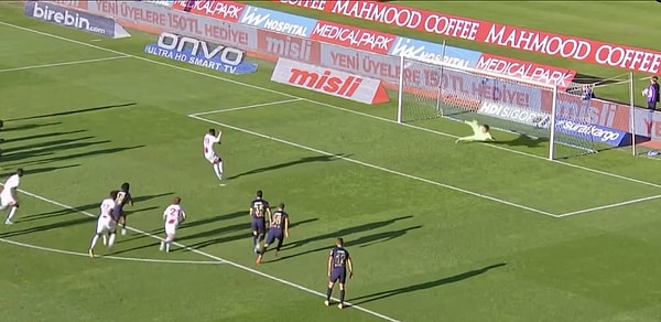 İlk yarıda dikkat çeken bir olay ise Samsunlu Olivier Ntcham'ın iki penaltı birden kaçırması oldu.