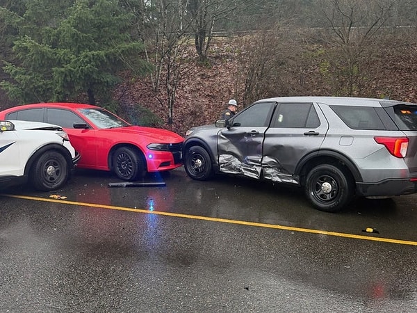 TMZ'nin aktardığına göre aracın kaçırılmasının ardından polisle adam arasında filmleri aratmayacak bir kovalamaca sahnesi yaşandı.