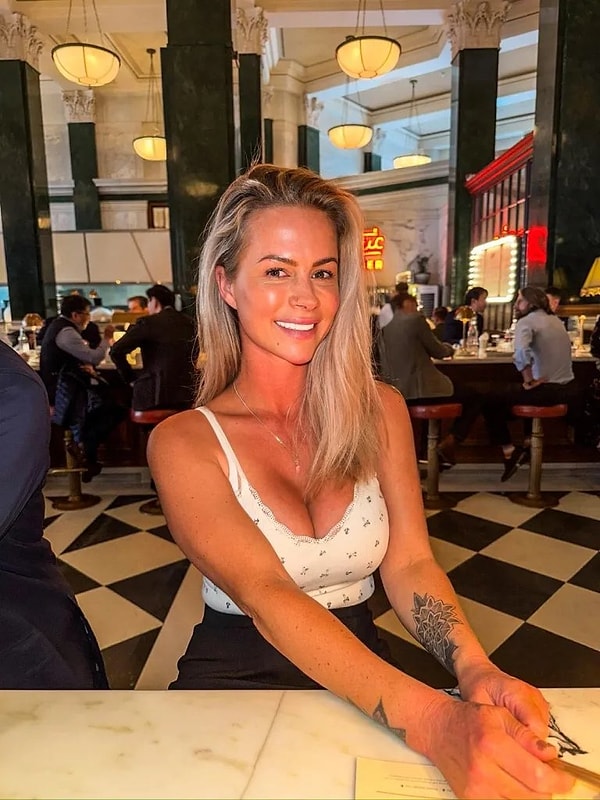 Üç çocuk annesi olan ve çalışmayan Cutter’ın aylık yaklaşık 1.500 sterlin kredi aldığı, ücretsiz okul yemekleri, vergi indirimi ve çocuk yardımı gibi ek desteklerden de faydalandığı belirtiliyor.