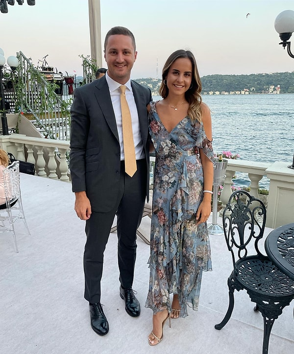 İhanet iddiasıyla boşanma davası açılan Ömer Sarıgül, eşi Revna Sarıgül'e tazminat davası açtı.