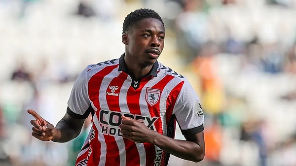 Fenerbahçe ile anlaşan Musaba, Samsunspor cephesinde tepki çekmişti.