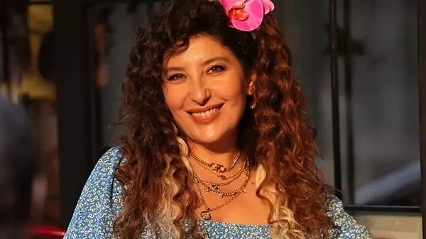 Güzel oyuncu Şebnem Bozoklu bir süredir ekranlardan uzaktı.