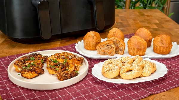 Baharatlı Simit Kraker, Karnabahar Steak ve Havuçlu Cevizli Mini Kek Nasıl Yapılır?