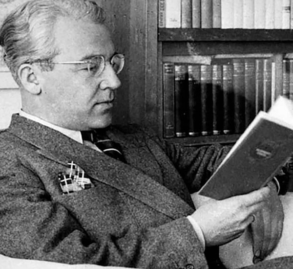 Kürk Mantolu Madonna, Sabahattin Ali'nin 1943 senesinde edebiyatımıza kazandırıldı. O günden bugüne de değeri en çok bilinen kitaplardan biri oldu.