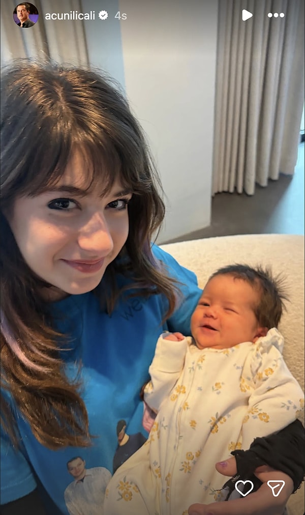 İkinci kez dedeliği yaşayan Acun Ilıcalı, minik torunu Ela'nın yüzünü ilk kez gösterdi!