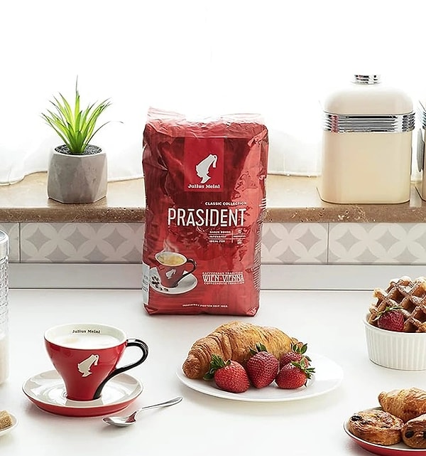 Bu hafta çok satanlar listesinde öne çıkan Julius Meinl President çekirdek kahve, orta kavrulmuş yapısı ve klasik aromasıyla güne keyifli bir başlangıç yapmak isteyenler için harika bir seçenek.