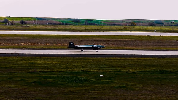 Bayraktar KIZILELMA’nın tarihe geçen uçuşu, Çorlu’daki AKINCI Uçuş Eğitim ve Test Merkezi’nde yapıldı.
