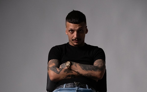 Keskin mahlasıyla bilinen rapçi Yuşa Keskin gözaltına alındı.