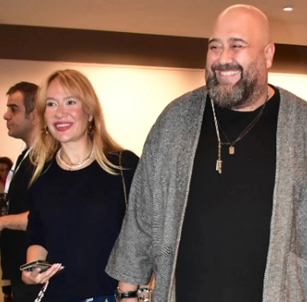 Fakat bu aşk da aradığı aşk çıkmadı! Tilbe Uslu'dan yaklaşık üç ay önce ayrılan Somer şef, iki ay önce de yeni aşkıyla kameralar karşısına geçti.