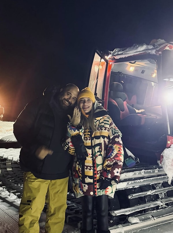 İkili yaklaşık iki ay önce birlikte görünmeye başlamış, paylaşımları sosyal medyada geniş yankı bulmuştu.