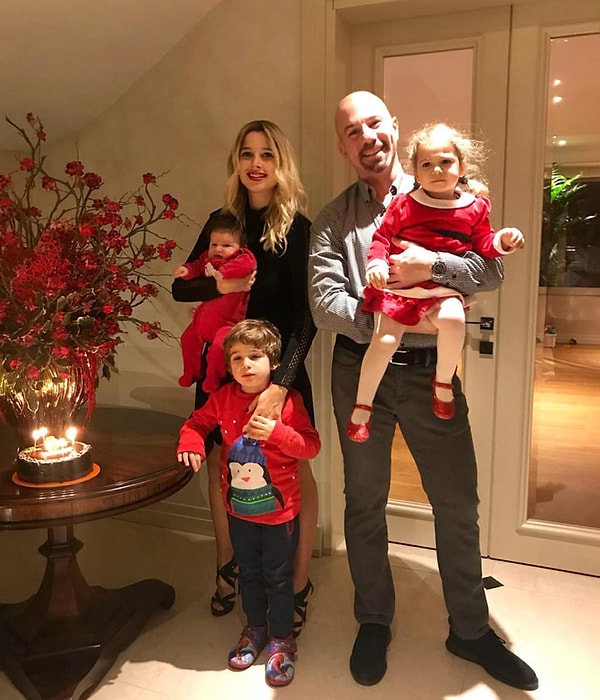 Türkiye’de "Sabancı" soyadı denildiğinde çoğu kişinin aklına önce Hacı Sabancı eşi Nazlı Sabancı, Hakan Sabancı, annesi Arzu Sabancı gibi magazin gündeminin gözde isimleri gelir.