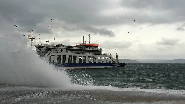 İstanbul Deniz Otobüsleri İşletmesi (İDO) ve Bursa Deniz Otobüsleri İşletmesi'nin (BUDO) bu sabah yapılması planlanan bazı seferleri olumsuz hava koşulları nedeniyle iptal edildi.