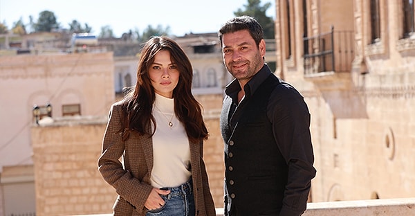 Uzak Şehir dizisini yıllar önceden manifestleyen bir yazar olduğunu fark edildi.