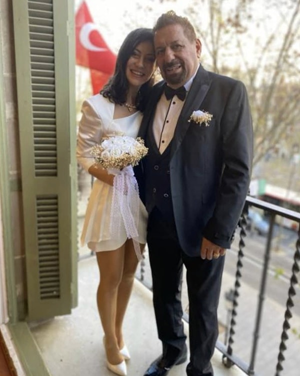 Eski futbolcu ve hakem, aynı zamanda da futbol yorumcusu Erman Toroğlu'nu tanırsınız.