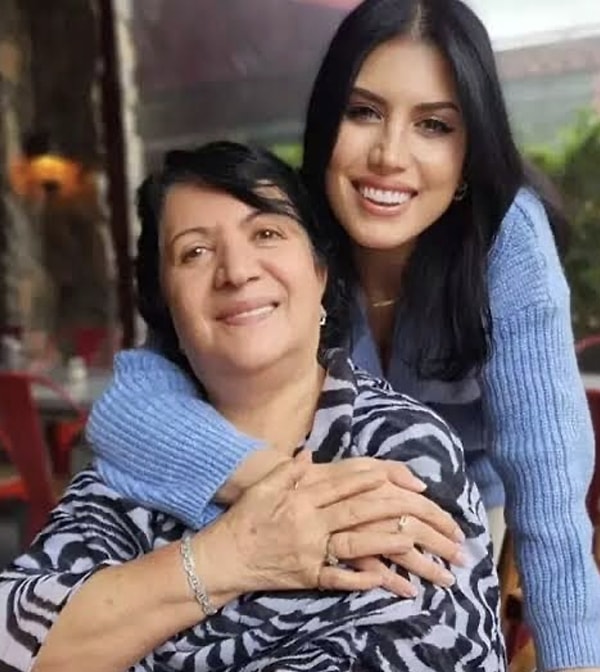 Son olarak geçtiğimiz günlerde Özcan Deniz’in annesi Kadriye Deniz’in, Eylül ayından bu yana kemoterapi tedavisi gördüğünü öğrenmiştik.