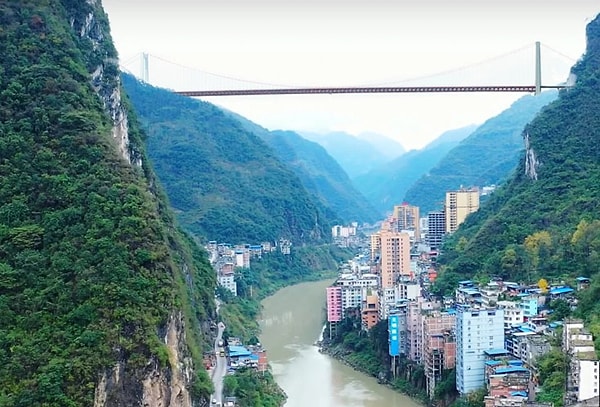 Yanjin, tarih boyunca Sichuan ile Yunnan arasındaki geçiş noktalarından biri olarak biliniyor