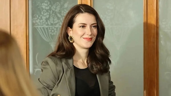 Çağla karakteri Bahar’ın en yakın arkadaşı olarak başlıca rollerden biriydi.