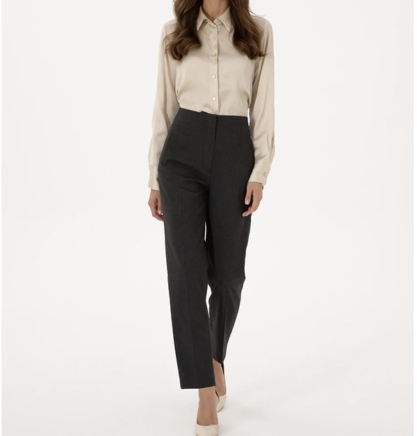 Kumaş pantolonlar, gardırobunuzdaki pek çok parçayla kolayca uyum sağlayan ve farklı ortamlara rahatça adapte olan bir seçenek.