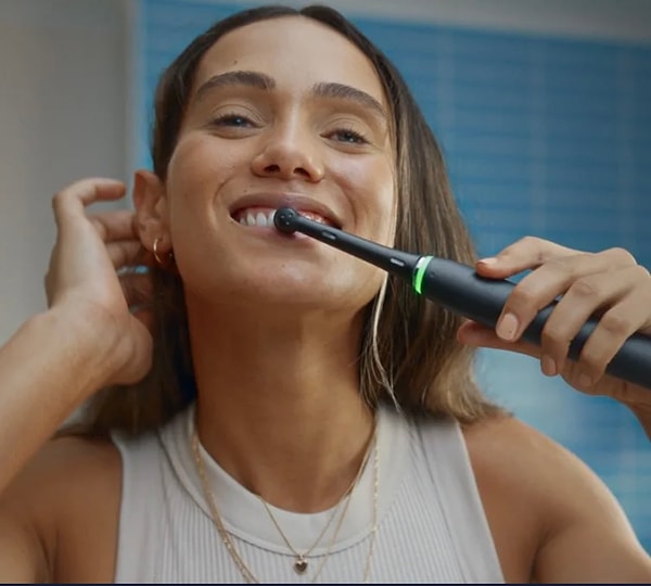 2. Şarjlı diş fırçasıyla tanışma vaktin geldi.