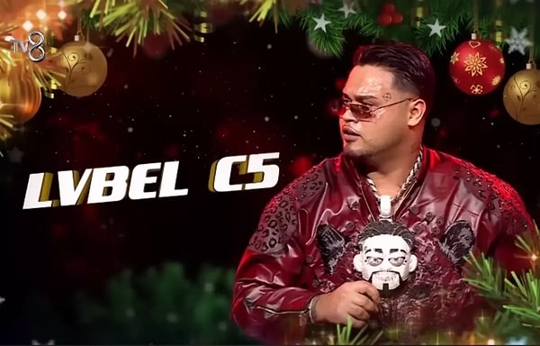 Ünlü rapçi Lvbel C5, O Ses Türkiye Yılbaşı Özel programında sahne aldı.