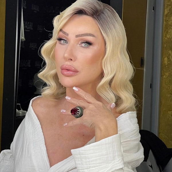 Ülkemizin sabah neşesi, herkesin favori bacısı Seda Sayan'ı tanıtmaya gerek yok herhalde!