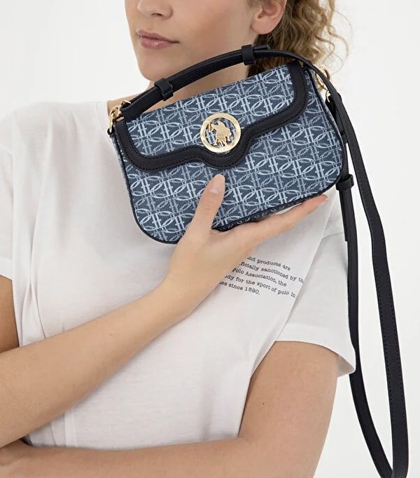 Kot çantalar, 2026 sezonunda omuz, çapraz askılı, el çantası ve silindirik formlar dahil olmak üzere pek çok modelle stil sahnesinde güçlü bir yer edinecek..