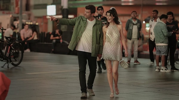 3. Yakın bir arkadaşın senden habersiz başka biriyle çok samimi olursa ne hissedersin?