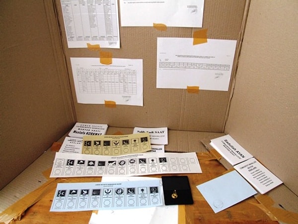 İlk iki sıra AKP ve CHP'nin...