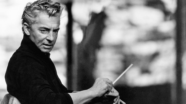 Herbert von Karajan için bir sandalye daha getirdik! Neden mi?