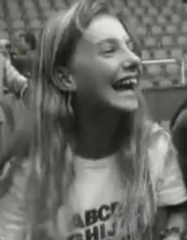 Ancak Tuğba Ünsal’ın hikayesi oyunculukla başlamadı.