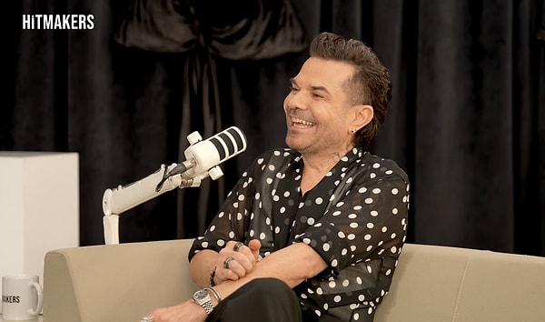 Konserlerine hız kesmeden devam eden Kenan Doğulu'nun son birkaç gündür gündemden düşmemesinin sebebi ise Hitmakes programındaki şovları!