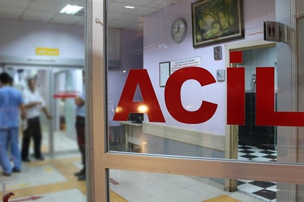 Geçen cumartesi günü şiddetli rüzgarın etkisiyle bir alışveriş merkezindeki mağazanın camı kırıldı.