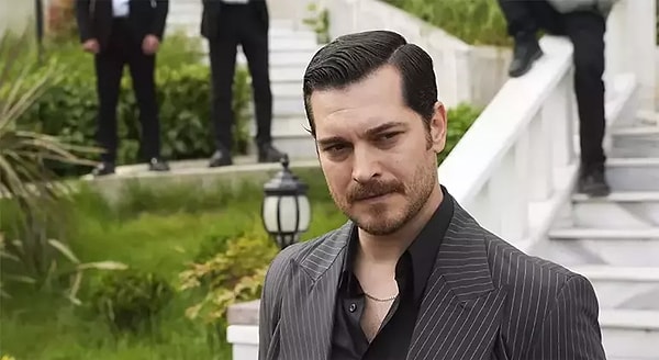 Çarşamba akşamları yayınlanan Eşref Rüya her hafta reyting birincisi olmayı başarıyor.